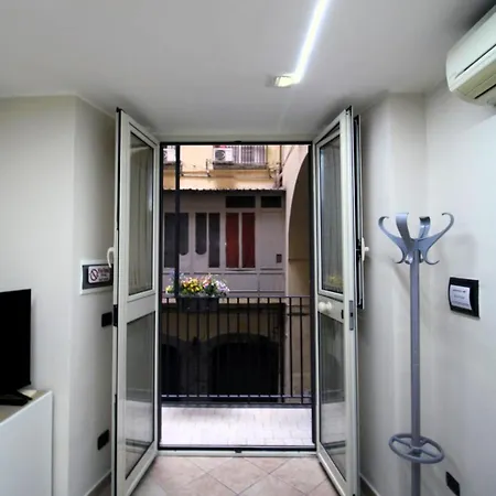 Lizzy's House アパート ナポリ